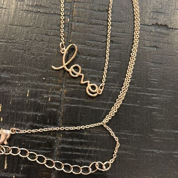 Vintage Liz Claiborne Rose Gold Tone Love Spell Out Necklace​​ - Picture 1 of 5